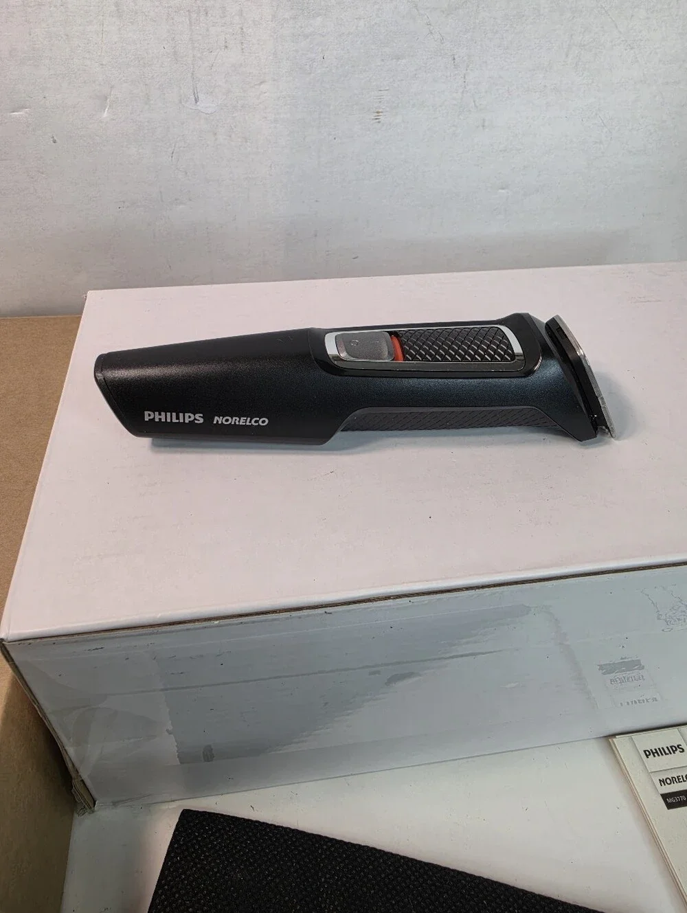 Philips Norelco MG3770/40.  Multi-groom w/10 Attachments (NOB)